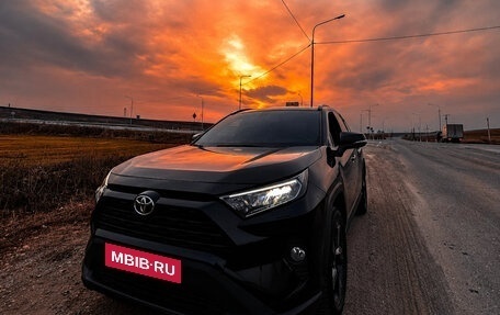 Toyota RAV4, 2021 год, 3 660 000 рублей, 1 фотография