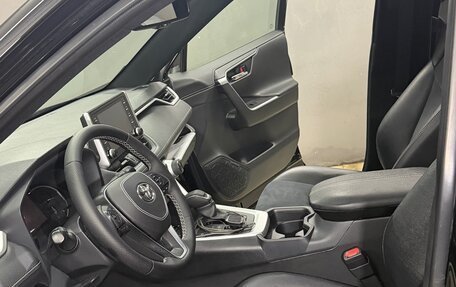 Toyota RAV4, 2021 год, 3 660 000 рублей, 8 фотография