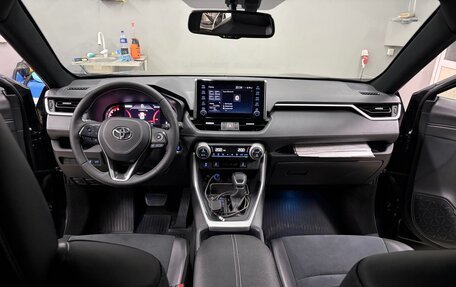 Toyota RAV4, 2021 год, 3 660 000 рублей, 6 фотография