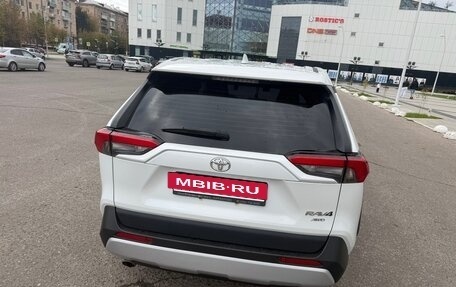 Toyota RAV4, 2023 год, 3 990 000 рублей, 4 фотография
