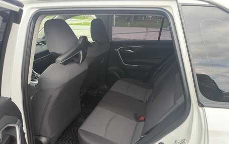 Toyota RAV4, 2023 год, 3 990 000 рублей, 8 фотография