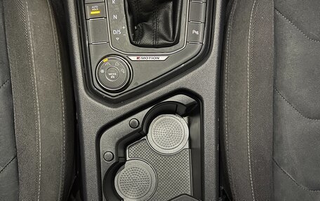 Volkswagen Tiguan II, 2018 год, 2 200 000 рублей, 6 фотография
