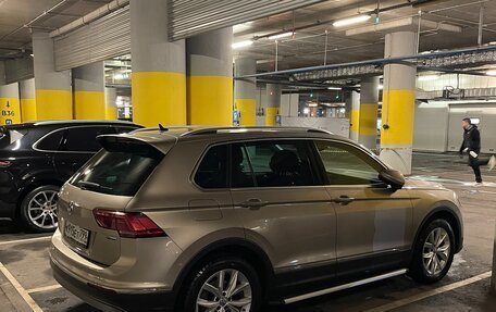 Volkswagen Tiguan II, 2018 год, 2 200 000 рублей, 4 фотография