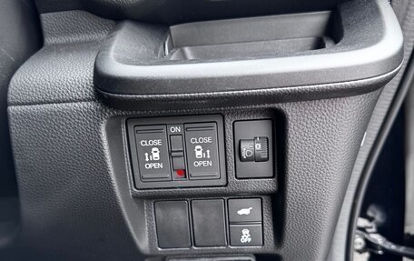 Honda Stepwgn, 2023 год, 2 490 000 рублей, 8 фотография