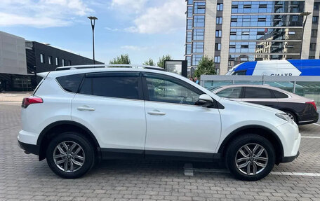 Toyota RAV4, 2018 год, 1 670 000 рублей, 2 фотография