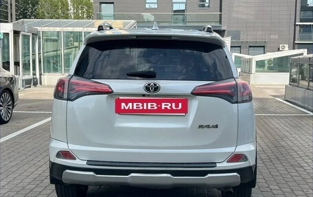 Toyota RAV4, 2018 год, 1 670 000 рублей, 4 фотография