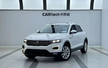Volkswagen T-Roc I, 2022 год, 1 404 000 рублей, 1 фотография