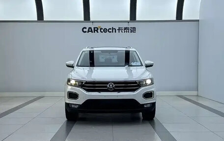 Volkswagen T-Roc I, 2022 год, 1 404 000 рублей, 2 фотография