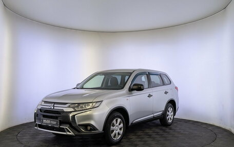 Mitsubishi Outlander III рестайлинг 3, 2019 год, 2 050 000 рублей, 1 фотография