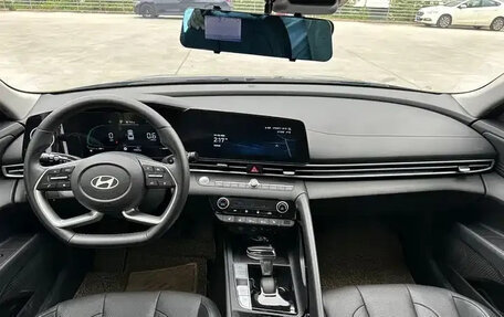 Hyundai Elantra, 2023 год, 1 190 000 рублей, 10 фотография
