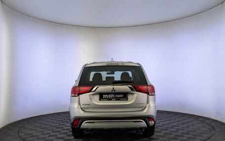 Mitsubishi Outlander III рестайлинг 3, 2019 год, 2 050 000 рублей, 6 фотография