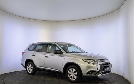 Mitsubishi Outlander III рестайлинг 3, 2019 год, 2 050 000 рублей, 3 фотография