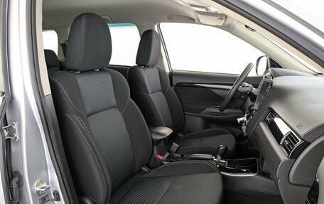 Mitsubishi Outlander III рестайлинг 3, 2019 год, 2 050 000 рублей, 19 фотография