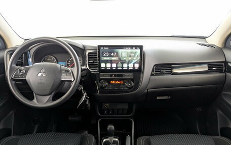 Mitsubishi Outlander III рестайлинг 3, 2019 год, 2 050 000 рублей, 25 фотография