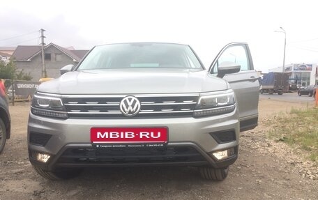 Volkswagen Tiguan II, 2017 год, 2 200 000 рублей, 2 фотография