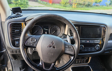 Mitsubishi Outlander III рестайлинг 3, 2018 год, 2 250 000 рублей, 8 фотография