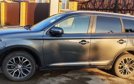 Mitsubishi Outlander III рестайлинг 3, 2018 год, 2 250 000 рублей, 2 фотография