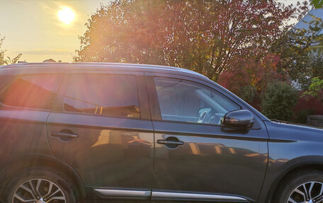 Mitsubishi Outlander III рестайлинг 3, 2018 год, 2 250 000 рублей, 3 фотография