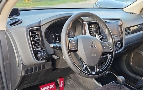 Mitsubishi Outlander III рестайлинг 3, 2018 год, 2 250 000 рублей, 7 фотография
