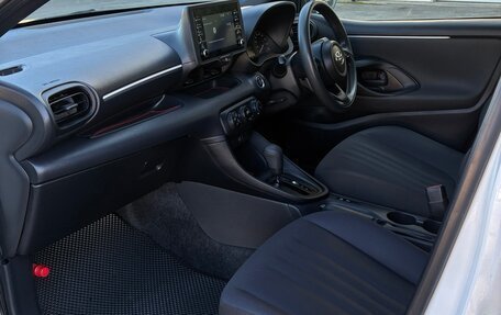 Toyota Yaris, 2021 год, 965 000 рублей, 11 фотография
