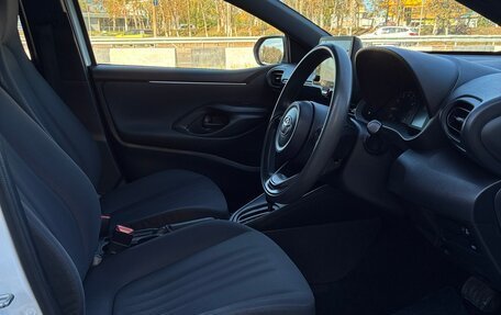 Toyota Yaris, 2021 год, 965 000 рублей, 7 фотография