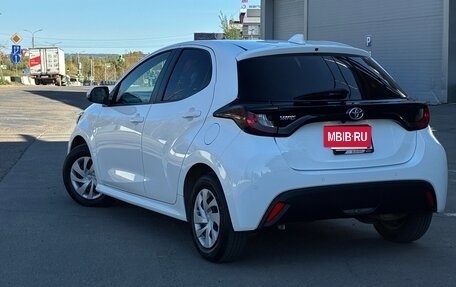 Toyota Yaris, 2021 год, 965 000 рублей, 6 фотография