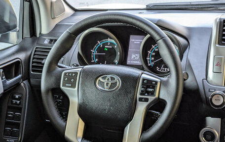 Toyota Land Cruiser Prado 150 рестайлинг 2, 2012 год, 2 899 500 рублей, 12 фотография