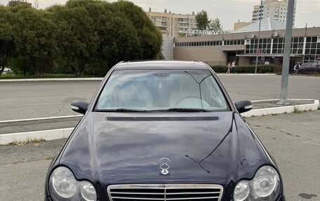 Mercedes-Benz C-Класс, 2005 год, 700 000 рублей, 1 фотография