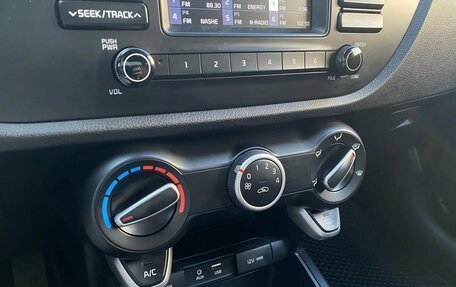 KIA Rio IV, 2017 год, 929 000 рублей, 29 фотография