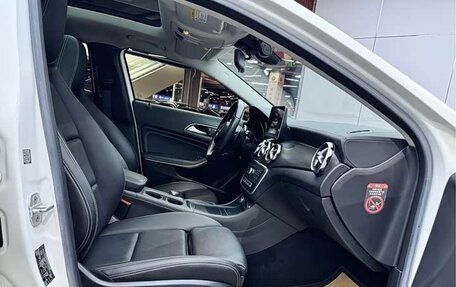 Mercedes-Benz GLA, 2018 год, 1 660 000 рублей, 14 фотография