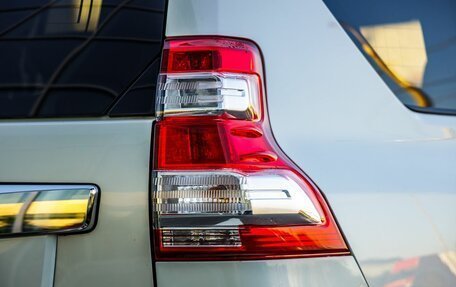 Toyota Land Cruiser Prado 150 рестайлинг 2, 2015 год, 3 898 000 рублей, 12 фотография