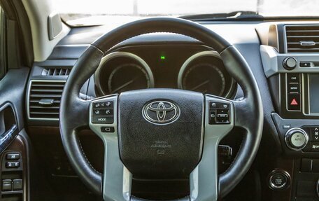 Toyota Land Cruiser Prado 150 рестайлинг 2, 2015 год, 3 898 000 рублей, 16 фотография