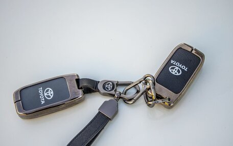 Toyota Land Cruiser Prado 150 рестайлинг 2, 2015 год, 3 898 000 рублей, 33 фотография
