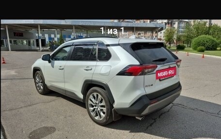 Toyota RAV4, 2021 год, 3 500 000 рублей, 8 фотография
