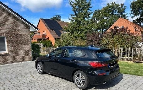 BMW 1 серия, 2022 год, 3 868 000 рублей, 4 фотография