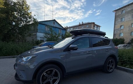 Toyota RAV4, 2018 год, 2 200 000 рублей, 4 фотография