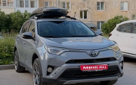 Toyota RAV4, 2018 год, 2 200 000 рублей, 8 фотография