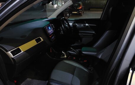 Mitsubishi Outlander III рестайлинг 3, 2014 год, 1 740 000 рублей, 3 фотография