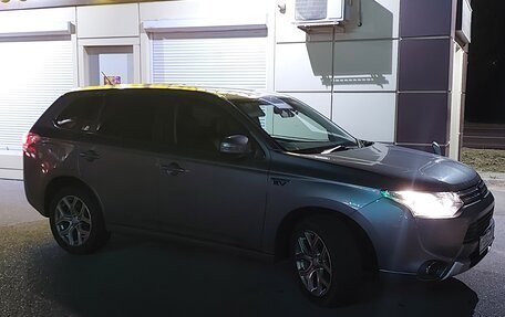 Mitsubishi Outlander III рестайлинг 3, 2014 год, 1 740 000 рублей, 6 фотография