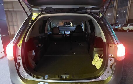 Mitsubishi Outlander III рестайлинг 3, 2014 год, 1 740 000 рублей, 4 фотография