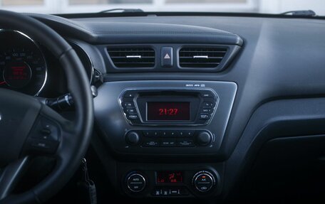 KIA Rio III рестайлинг, 2013 год, 820 000 рублей, 18 фотография