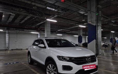 Volkswagen T-Roc I, 2022 год, 2 650 000 рублей, 2 фотография