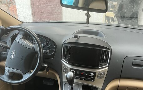 Hyundai Grand Starex Grand Starex I рестайлинг 2, 2018 год, 4 200 000 рублей, 10 фотография