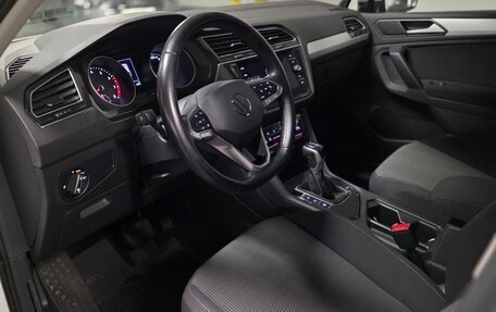 Volkswagen Tiguan II, 2021 год, 2 399 000 рублей, 5 фотография
