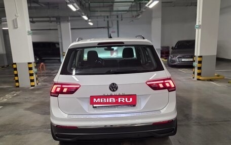 Volkswagen Tiguan II, 2021 год, 2 399 000 рублей, 3 фотография