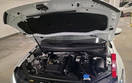 Volkswagen Tiguan II, 2021 год, 2 399 000 рублей, 9 фотография