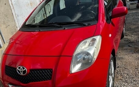 Toyota Yaris III рестайлинг, 2008 год, 460 000 рублей, 1 фотография