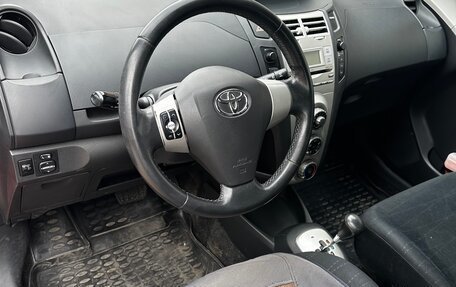 Toyota Yaris III рестайлинг, 2008 год, 460 000 рублей, 5 фотография