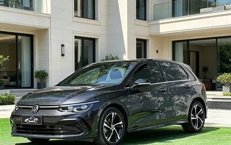 Volkswagen Golf VIII, 2023 год, 1 910 000 рублей, 1 фотография