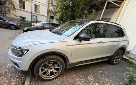 Volkswagen Tiguan II, 2019 год, 2 400 000 рублей, 2 фотография